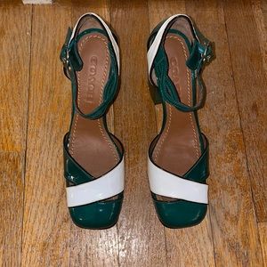 Coach closed toed block heels. SZ 6. Green & white